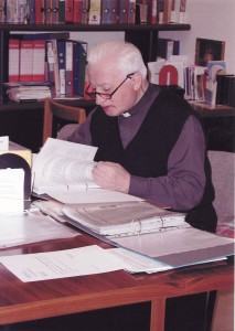 Don angelo Viganò ultimo giorno nel suo ufficio 2009